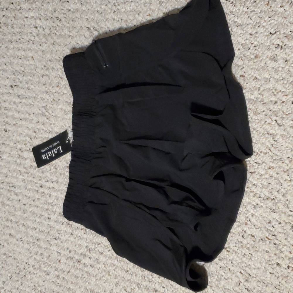 New from Amazon, black women's running shorts with a liner and pocket, M